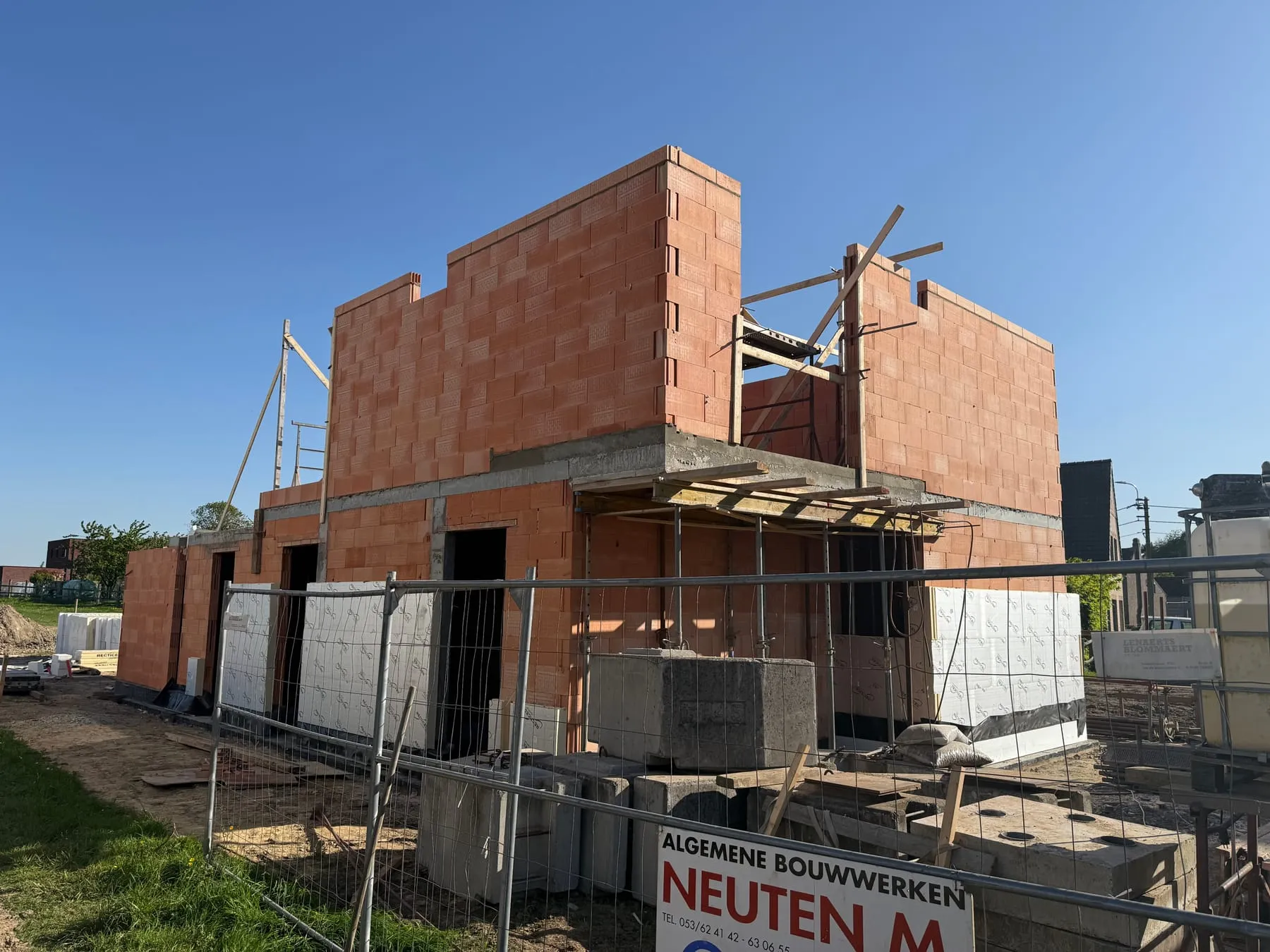 Woning in aanbouw door Bouwonderneming M. Neuten